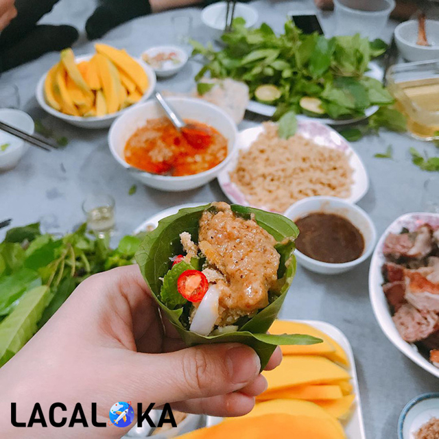 Gỏi Nhệch với rất nhiều đồ ăn kèm lạ miệng