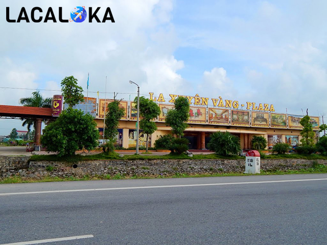 Làng nghề chạm khắc gỗ ở La Xuyên