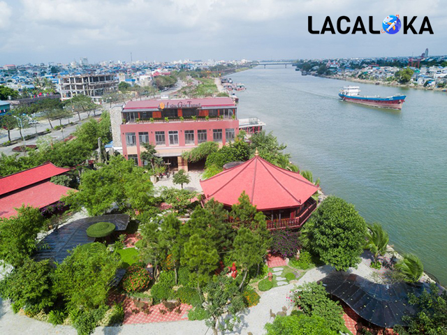 Khuôn viên nhà hàng sinh thái Lưu Gia Trang