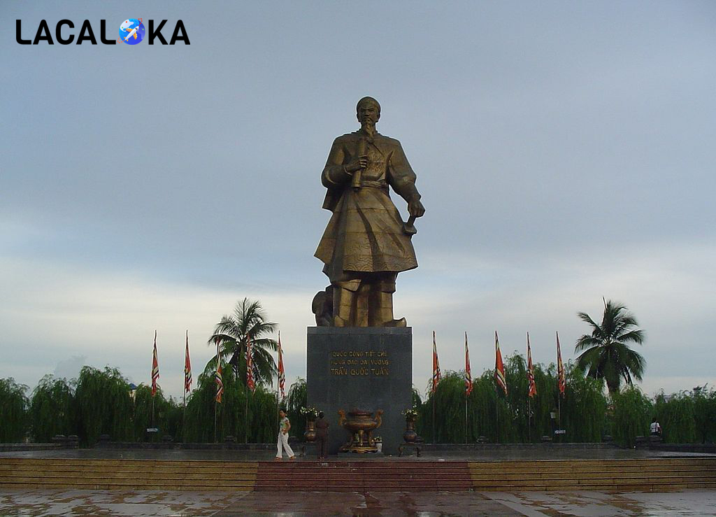 Tượng Đài Trần Hưng Đạo Đại Vương