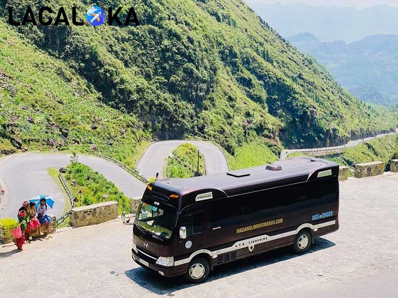 Việc di chuyển bằng xe khách sẽ giúp bạn tiết kiệm khá nhiều thời gian