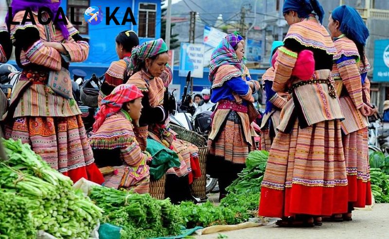 Chợ phiên Xín Mần luôn thu hút đông đảo bà con đồng bào đến trao đổi, mua bán