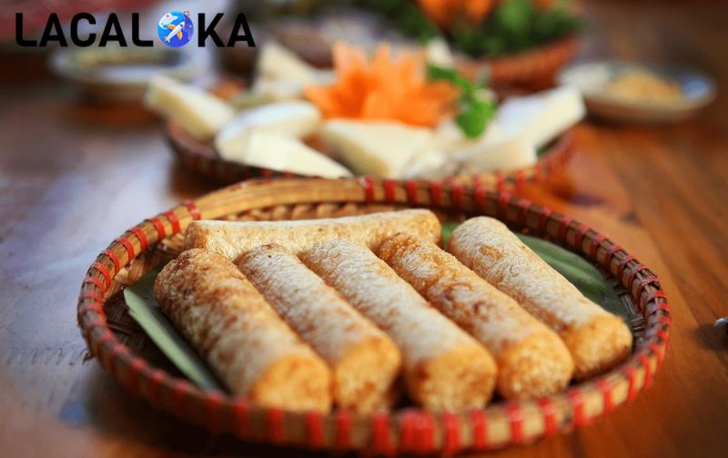 Cơm lam Bắc Mê là món ăn mà ai cũng nên thử khi du lịch Hà Giang