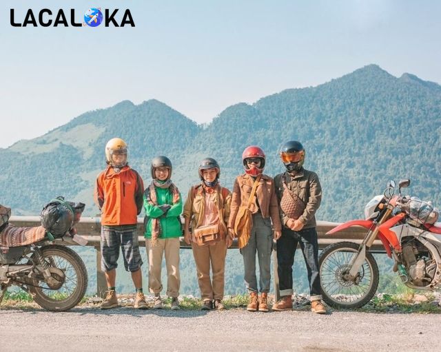 Bạn nên chọn những bộ đồ thể thao khi di chuyển tới Đồng Văn