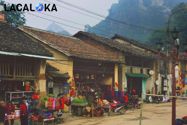 Những ngôi nhà cổ kính, bình dị tại thị trấn Đồng Văn 