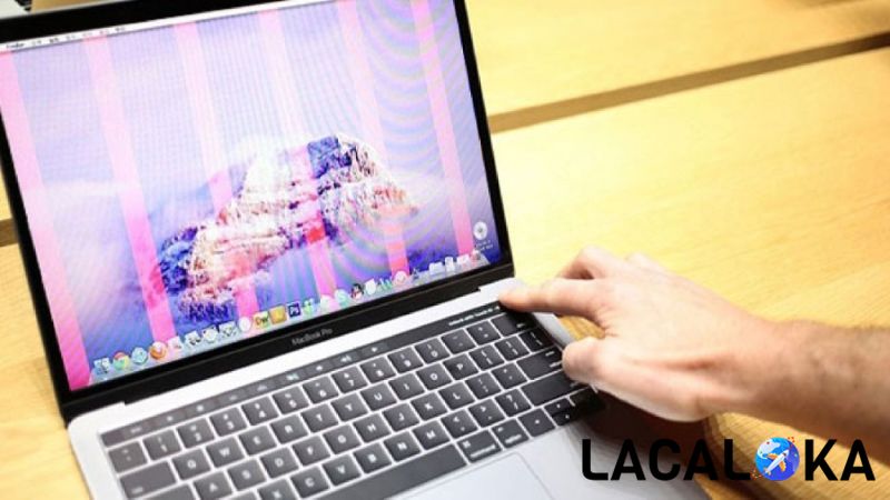 Xung đột phần mềm cũng là nguyên nhân phổ biến khiến laptop bị sọc màn hình