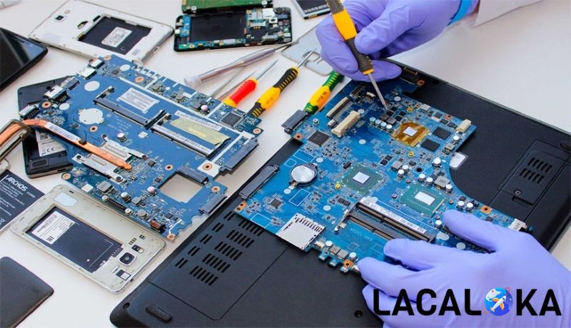 Bạn nên tìm nơi sửa chữa uy tín nếu laptop bị sọc màn hình do lỗi VGA