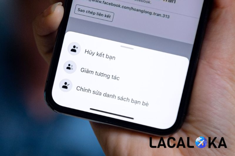 Hướng dẫn chặn bạn bè trên Facebook trên điện thoại cũng được thực hiện như trên PC