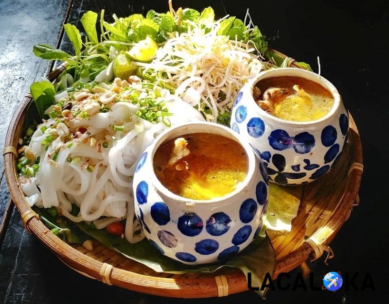 Quán Giao Thủy rất nổi tiếng với đặc sản mì Quảng ếch Đà Nẵng