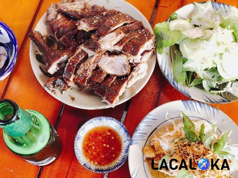 Thịt vịt ở quán Chi Tăng nổi tiếng mềm, dày và ngọt nước