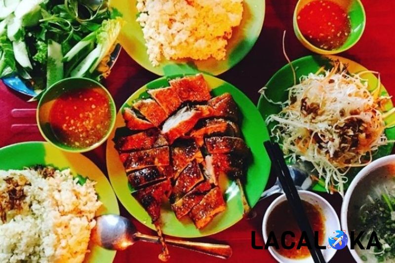 Thịt vịt ở quán vịt Mười luôn tươi, không hề bị tanh