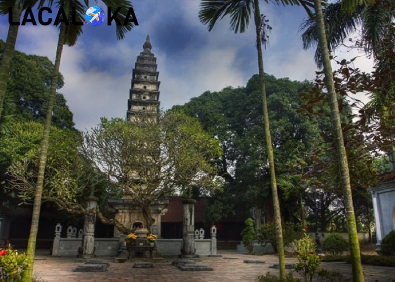 Chùa Phổ Minh được xem là một đại danh lam của nước Đại Việt