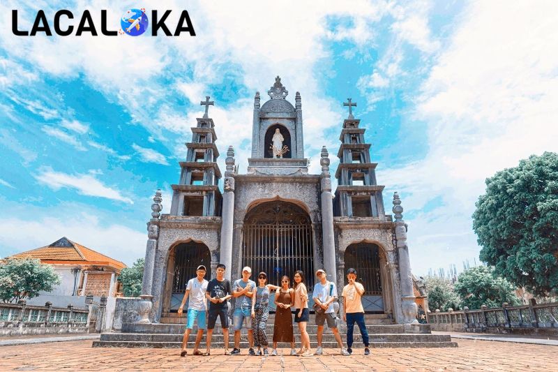 Một góc check-in tại nhà thờ Phát Diệm Ninh Bình