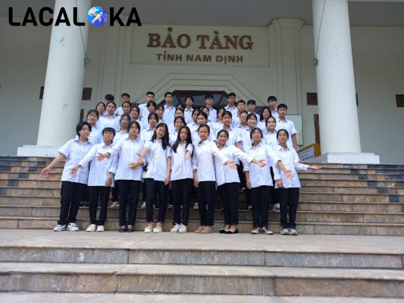 Nhiều trường học tổ chức cho học sinh đi tham quan tìm hiểu lịch sử tại bảo tàng