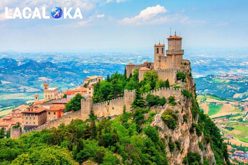 Thành phố San Marino nhìn từ trên cao