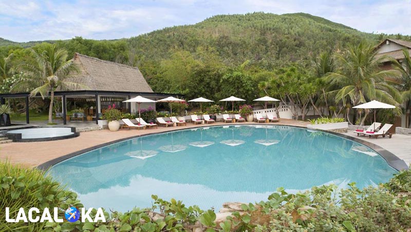 Bể bơi vô cực tại AVANI Quy Nhơn Resort & Spa