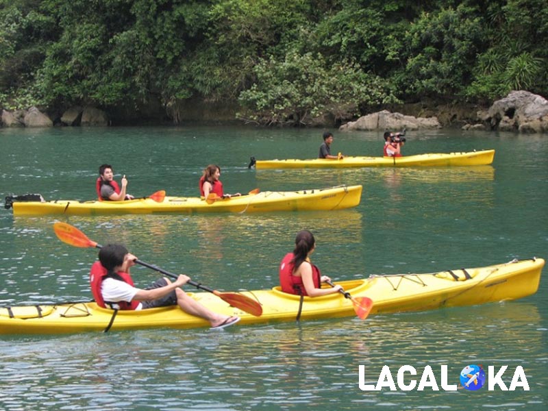 Hoạt động chèo thuyền Kayak