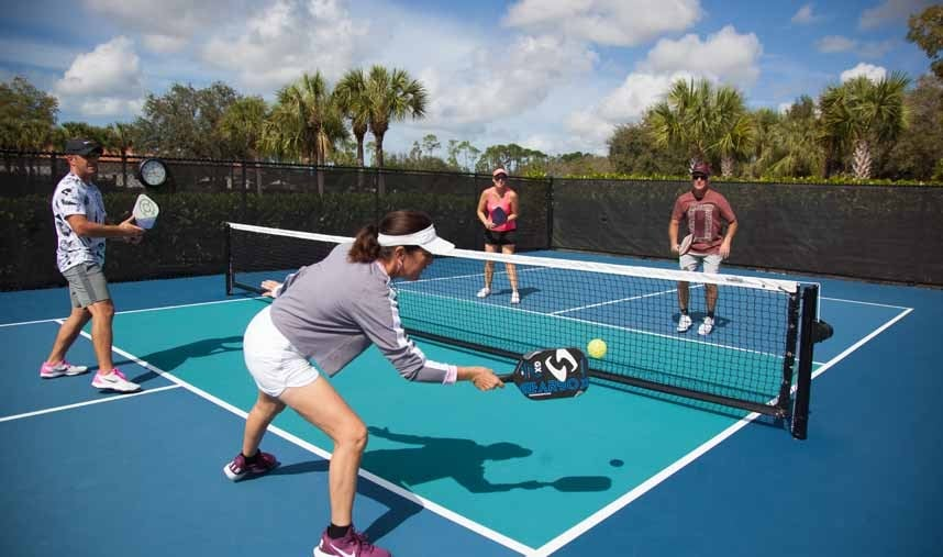 Pickleball và sự khác biệt so với tennis, cầu lông hay bóng bàn